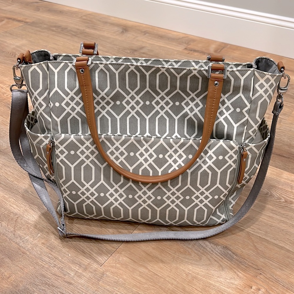 Breastfeeding tote bag with pump (optional).